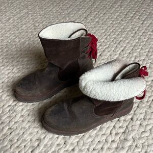 BOS & Co Suede Sherpa Boots with Red laces | sz 40